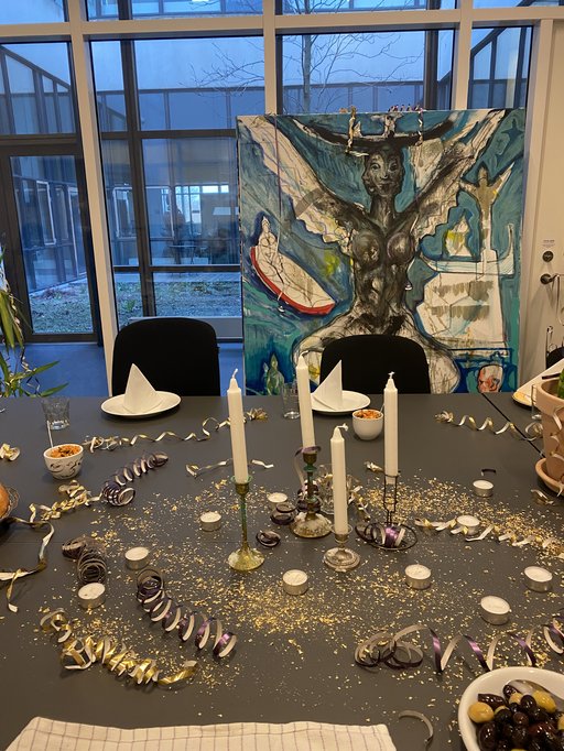 A table decorated with glitters and candles