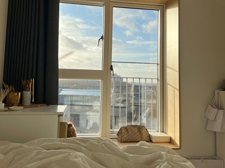 A room in Godsbanekollegiet with a southern view of Aarhus
